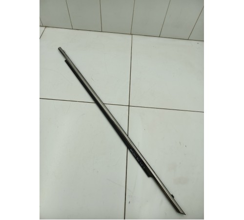 Уплотнитель стекла передний левый (наружный)