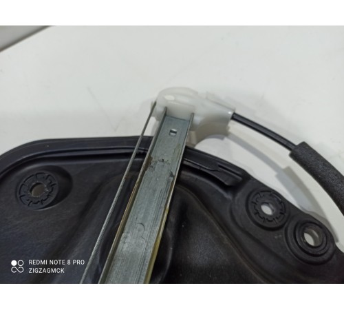 Стеклоподъемник (задний правый)