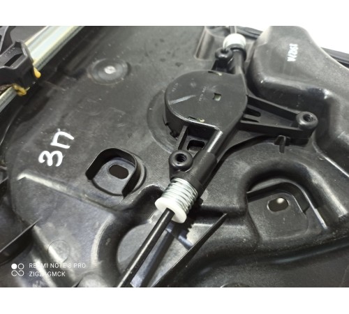 Стеклоподъемник (задний правый)