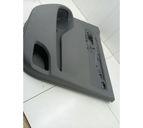 Обшивка двери передняя правая