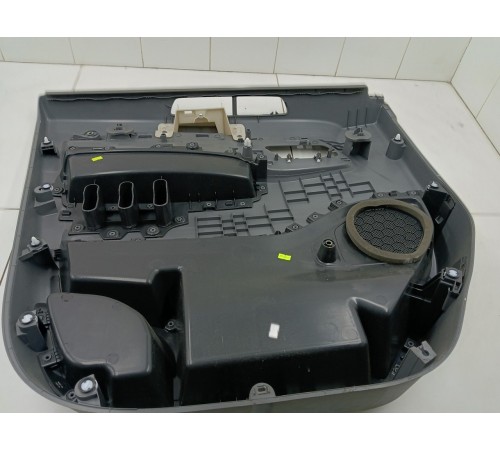 Обшивка двери передняя правая