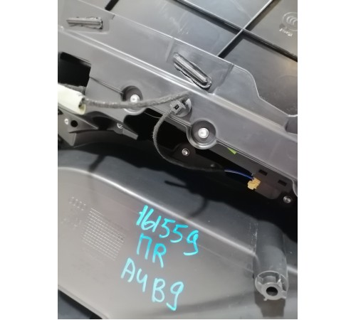 Обшивка двери передняя правая