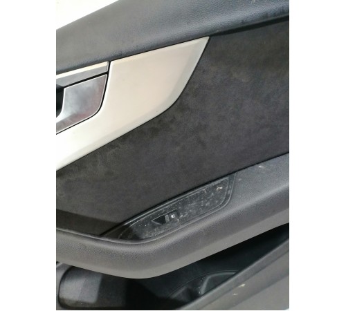 Обшивка двери передняя правая