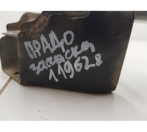 Кронштейн запасного колеса