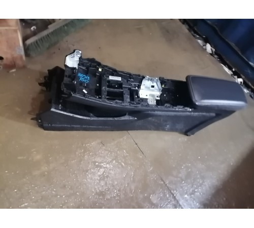 Центральная консоль (с подлокотником)