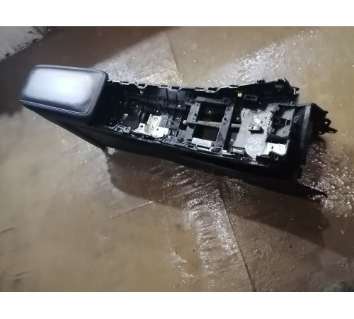 Центральная консоль (с подлокотником)