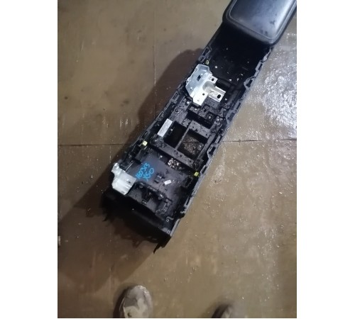 Центральная консоль (с подлокотником)