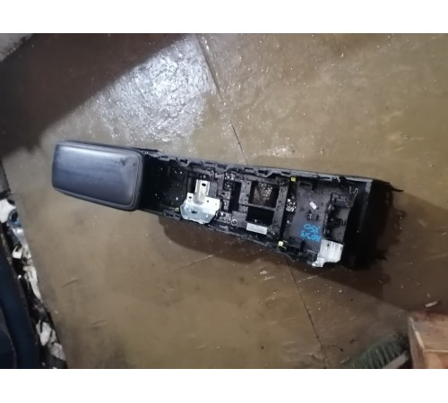 Центральная консоль (с подлокотником)