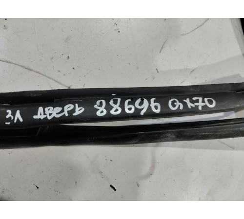 Уплотнитель двери(задний левый)