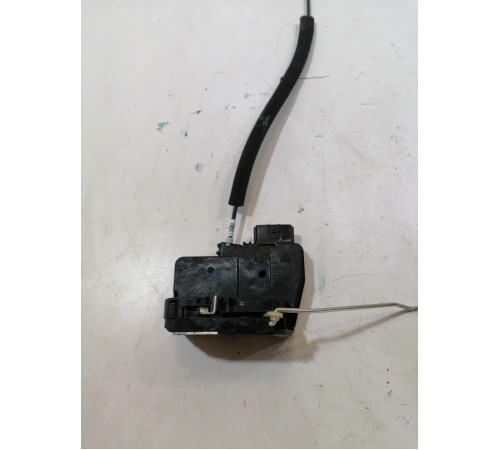 Замок двери передний левый