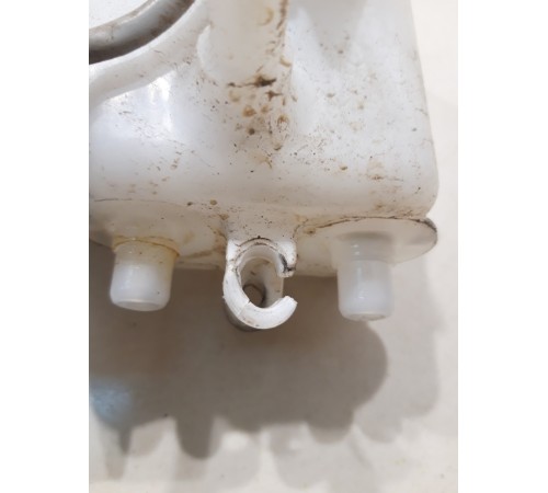 Бачок главного тормозного цилиндра