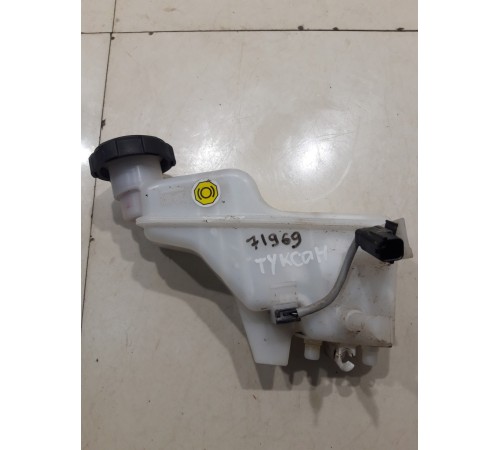 Бачок главного тормозного цилиндра