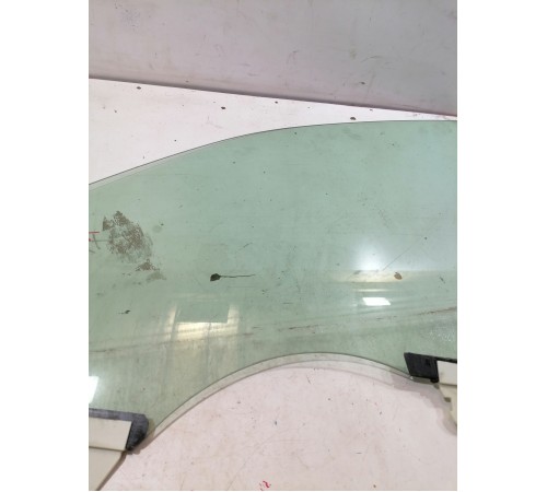 Стекло двери переднее левое