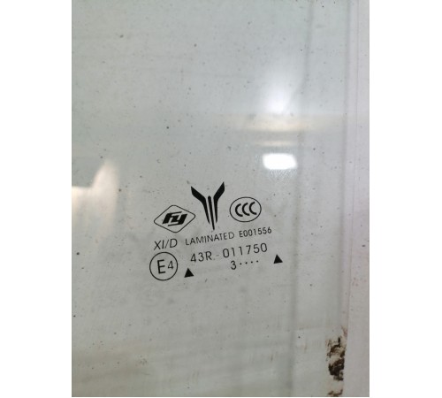 Стекло двери переднее левое