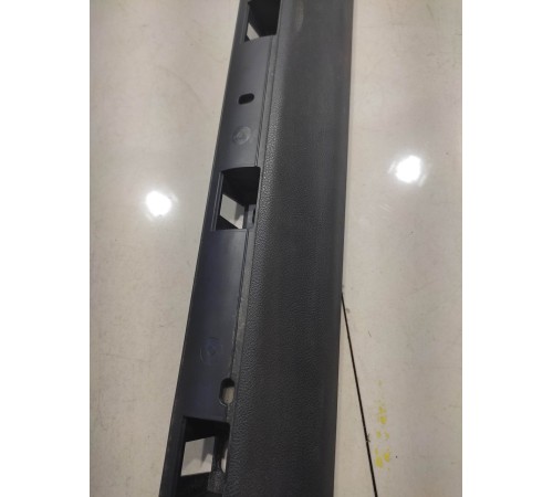 Накладка порога (передняя левая)