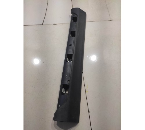 Накладка порога (передняя левая)