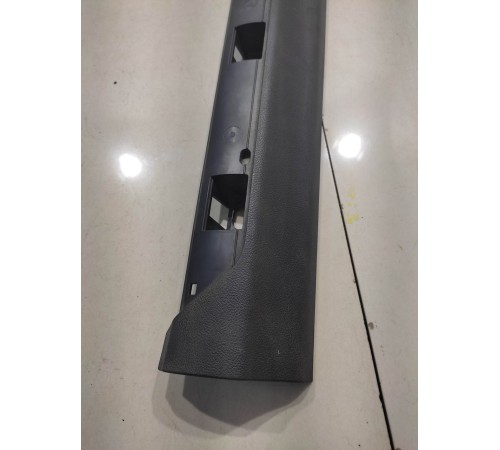 Накладка порога (передняя левая)