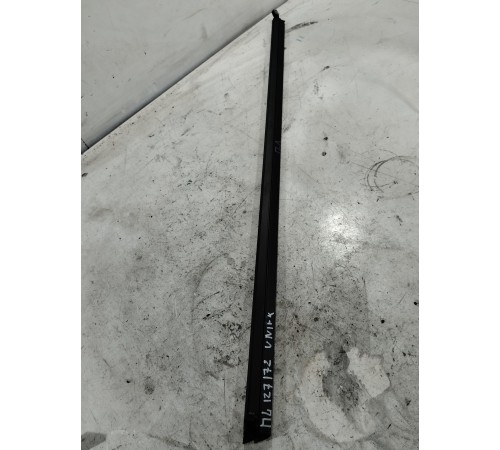 Уплотнитель стекла передний левый внутренний