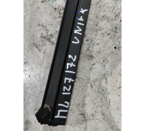 Уплотнитель стекла передний левый внутренний