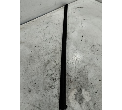 Уплотнитель стекла передний левый внутренний