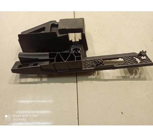 Кронштейн заднего бампера (правый)