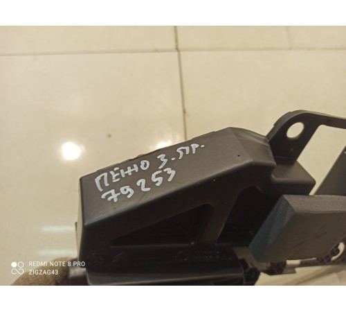 Кронштейн заднего бампера (правый)