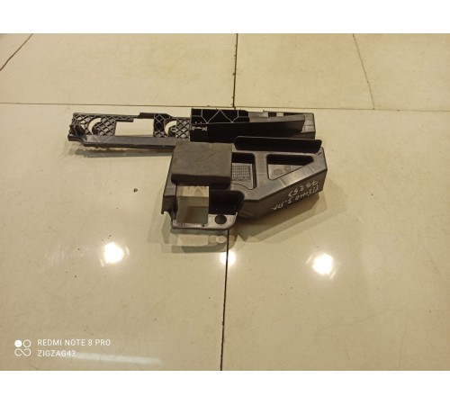 Кронштейн заднего бампера (правый)