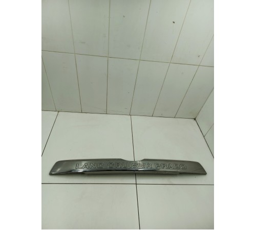 Накладка крышки багажника