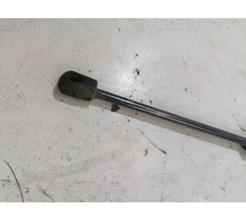 Амортизатор капота