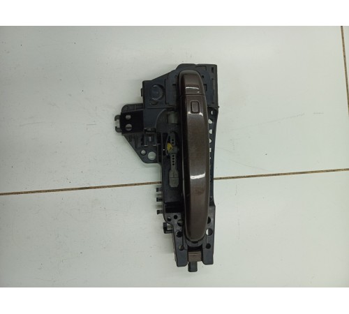 Ручка двери передняя правая внешняя