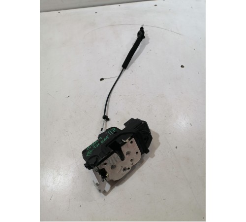 Замок двери пердний правый