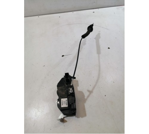 Замок двери пердний правый