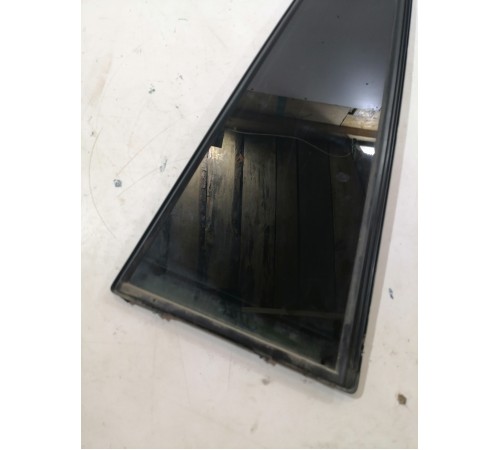 Стекло двери , форточка заднее левое