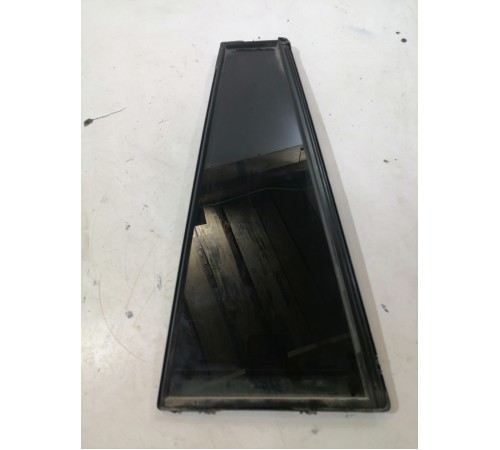 Стекло двери , форточка заднее левое