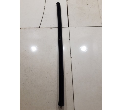 Уплотнитель стекла (передний левый внутренний)