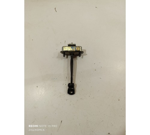 Ограничитель двери задний левый