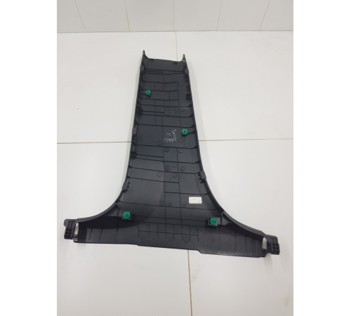 Накладка центральной стойки правая нижняя