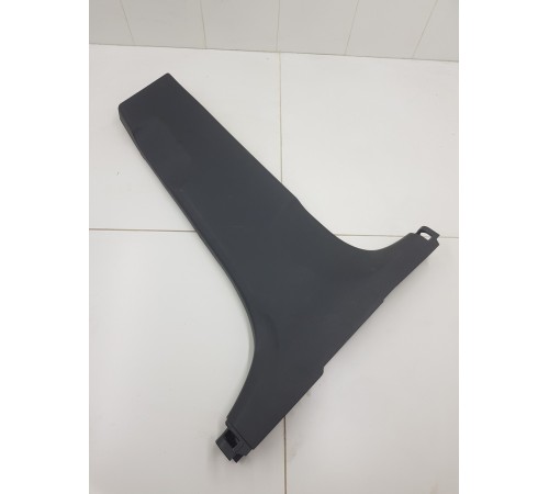 Накладка центральной стойки правая нижняя