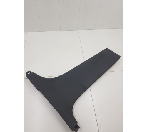 Накладка центральной стойки правая нижняя