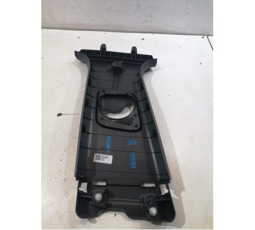 Обшивка центральной стойки правая верхняя