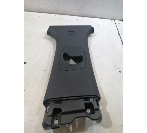 Обшивка центральной стойки правая верхняя