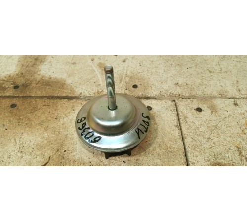 Крепление запасного колеса