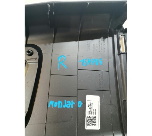 Обшивка центральной стойки правая верхняя