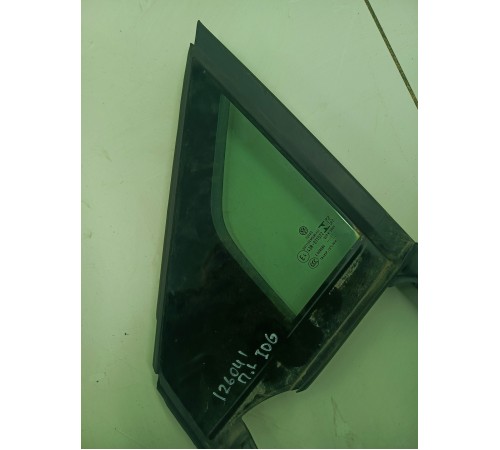 Глухое стекло форточка переднее левое 