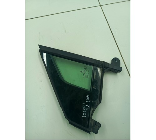 Глухое стекло форточка переднее левое 