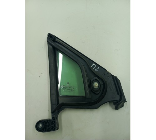 Глухое стекло форточка переднее левое 