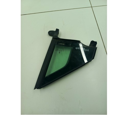 Глухое стекло форточка переднее левое 