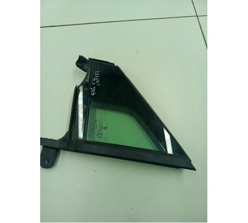 Глухое стекло форточка переднее левое 