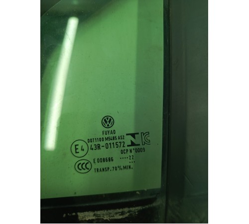 Глухое стекло форточка переднее левое 