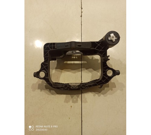 Кронштейн(крепление) линзы(передний левый)